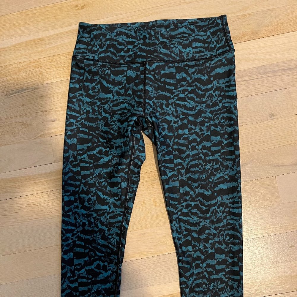 Fabletics Salar Capri Leggings